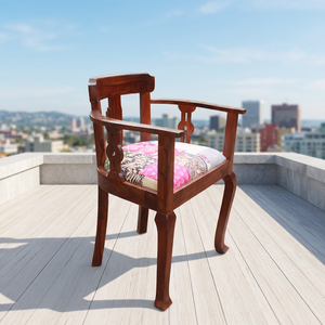 Chaise de restaurant traditionnelle en bois massif avec coussin en tissu, design antique de ferme, artisanat Jangid, origine Rajasthan, utilisation en intérieur - Product Image 1