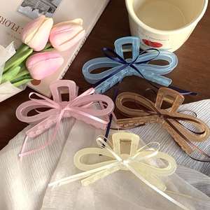 Venta al por Mayor de Pinzas de Pelo de Plástico con Lazo Grande Coreano de 13 cm, Pinzas de Pelo Grandes de Resina con Forma de Mariposa para Mujer - Product Image 1