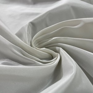 Prêt à expédier coloré 16mm 100% <span class=keywords><strong>soie</strong></span> taffetas épais cour teint couleur unie tissu mûrier <span class=keywords><strong>soie</strong></span> taffetas tissu pour robe <span class=keywords><strong>de</strong></span> mariée - Product Image 2