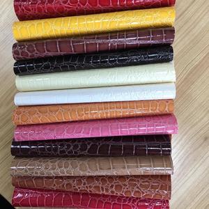 Cuir artificiel brillant en <span class=keywords><strong>PVC</strong></span> gaufré noir, cuir <span class=keywords><strong>pour</strong></span> matériel de sac à petit prix - Product Image 1