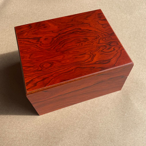 กล่องนาฬิกาหรูจากโรงงานโดยตรง พร้อมโลโก้สั่งทำพิเศษและภายในบุผ้ากำมะหยี่ สำหรับบรรจุภัณฑ์นาฬิกาแบรนด์ไฮเอนด์สำหรับผู้ชาย กล่องของขวัญนาฬิกา - Product Image 2