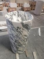 Bassin de colonne italien en marbre blanc Arabescato de luxe, idéal pour la conception de salle de bain haut de gamme