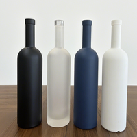 Bouteille d'alcool en verre disponible de qualité supérieure 500ml 700ml 750ml Bouteille d'alcool à long cou avec bouchon en liège