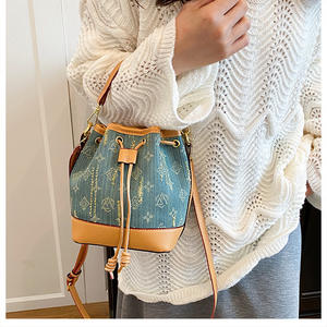 Bolsos de Hombro de PU con Cordón Estampado de Lujo para Mujer, Estilo Retro, de Moda, Casual, Tipo Bandolera, de Diseñador, Estilo Vaquero, Venta al por Mayor - Product Image 2