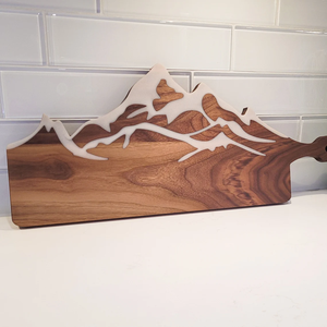 Planche à charcuterie en bois <span class=keywords><strong>de</strong></span> forme <span class=keywords><strong>montagne</strong></span> sur mesure, plateau <span class=keywords><strong>de</strong></span> service en noyer, incrustation époxy <span class=keywords><strong>fromage</strong></span>, viande, plateau <span class=keywords><strong>de</strong></span> fruits, - Product Image 2