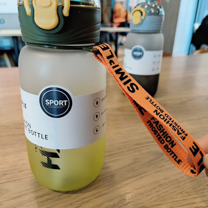 كوب ماء رياضي متدرج بلوري مع قش سيليكون مرتد سهل الاستخدام كوب محمول في الهواء الطلق على حبل كوب مشروب كاجوال - Product Image 6