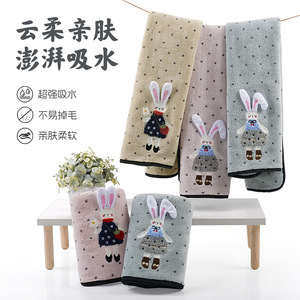 Toalla de Coral Fleece Bordada en 3D Kim Ryan, 34x74cm, Súper Absorbente, Suave, para Uso Doméstico - Product Image 1