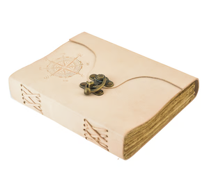 Carnet en cuir fait main The Navigator’s Chronicle avec couverture rigide et papier à bords festonnés vierges pour l'écriture et le dessin - Product Image 5