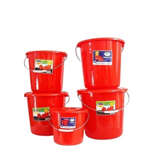 Cubo de Agua de Plástico Rojo de 28L con Tapa para Uso Doméstico en el Baño - Product Image 5