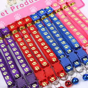 Haustier halsband mit Glocke Cartoon Fußabdruck Bunte Hund Welpe Katze Zubehör Kätzchen halsband Verstellbare Sicherheits glocke Haustier halsband - Product Image 4