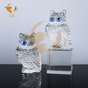 Adorno de Búho de Cristal Transparente con Relieve Tallado, Decoración para el Hogar, Regalo con Base - Product Image 4