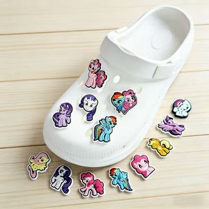 HY Venta al por Mayor Serie Mi Pequeña Casa Accesorios DIY Divertidos Adornos Desmontables de PVC para Zapatos, Hebillas y Dijes - Product Image 3