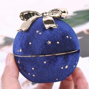 กล่องใส่เครื่องประดับดีไซน์ใหม่ กล่องเก็บจี้รูปทรงกลมแบบกำหนดเอง พร้อมกล่องพลาสติกใส่แหวนเพชรหุ้มกำมะหยี่สำหรับขาย - Product Image 4