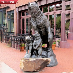 Youfine tùy chỉnh ngoài trời đô thị nghệ thuật công cộng sống động như thật động vật hoang dã Madrid biểu tượng đứng gấu và cây dâu tây tượng đồng - Product Image 6