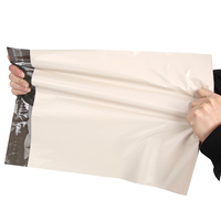 Sacs d'expédition en polyéthylène nude écologiques et imperméables en gros, personnalisables OEM, pour l'envoi sécurisé de vêtements par express