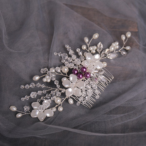 Peigne de Mariée Vintage Violet et Blanc Perle, Élégant et Scintillant avec Cristaux, Bijou de Cheveux Floral Artisanal pour Bal de Promo - Product Image 5