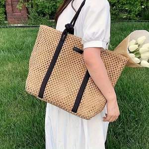 กระเป๋าโท้ทผู้หญิงสีขาวกากี มีสายสะพายสองเส้น ปิดด้วยซิป ความจุขนาดใหญ่ เป็นมิตรกับสิ่งแวดล้อม ใช้ซ้ำได้ เหมาะสำหรับทำงาน เดินทาง และใช้ในชีวิตประจำวัน - Product Image 3