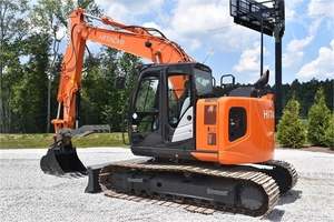 Fuel Efficiency 13 Ton Crawler Excavator ZX135US Short Tail <b>Swing</b> for Confined Sapces - Product Image 6