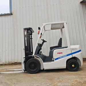 Used TCM 3 <b>T</b> Diesel Forklift with Isuzu Engine 3 Ton Capacity Hydraulic Side Shifter Solid Tire Two Stage Mast Fwd <b>Drive</b> - Product Image 4