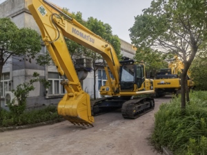 รถขุดมือสอง KOMATSU PC220 แข็งแรง ประหยัดน้ำมัน เหมาะสำหรับงานขุดขนาดใหญ่ และโครงการวางท่อในเขตเทศบาล - Product Image 2