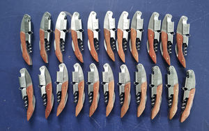 레이저 로고 빠른 배달 간단한 스타일 키 체인 와인 오프너 스테인레스 소재 도매 사용자 정의 나무 병따개 - Product Image 4