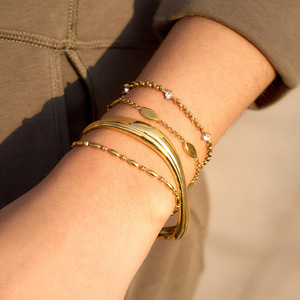 Bracelet ouvert minimaliste pour femme en acier inoxydable plaqué or 18 carats, style européen et américain élégant, cadeau de bijoux - Product Image 4