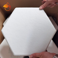 Matériel de réduction du bruit de sortie d'usine Panneaux muraux insonorisés Panneau acoustique PET en fibre de polyester hexagonale