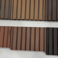 Revêtement de terrasse en composite bois-plastique (WPC) de haute qualité, résistant aux intempéries, creux, personnalisé, pour extérieur