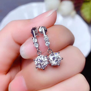 Orecchini Pendenti in Zirconia Effetto Moissanite, Eleganti per Ufficio, Uso Quotidiano e Feste, Gioielli da Donna, Idea Regalo - Product Image 1