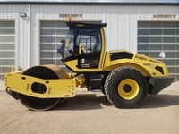 Rouleau compresseur vibrant à pneus Bomag BW213D, 15 tonnes, moteur électrique, modèle 2020, monocylindre, puissance 110 kW, force de vibration 30 KN