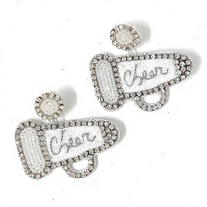 Pendientes Colgantes HOP Multicolor con Cuentas Plateadas y Diseño Floral, Hechos a Mano, Inspirados en Conejitos, para Pascua y Festividades de Primavera - Product Image 6