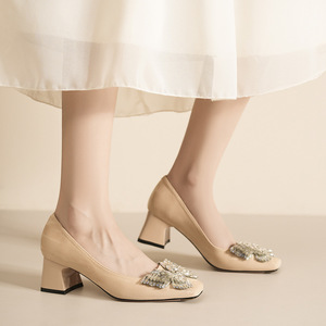 Zapatos de Tacón de Terciopelo para Mujer 5688C-179, Tacón Grueso, Punta Cuadrada, Decorados con Lazo, Tacón Medio, Cómodos y Elegantes - Product Image 3