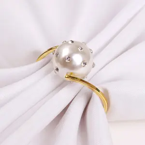 Cincin serbet mutiara elegan dengan berlian imitasi untuk dekorasi meja makan rumah Hotel