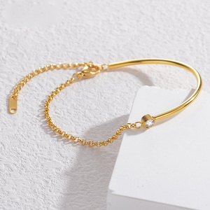 Bracciale con Motivo Geometrico per Donne, Placcato in Oro 18K, Catena Curva in Acciaio Inossidabile con Zirconi, Stile Trendy - Product Image 6