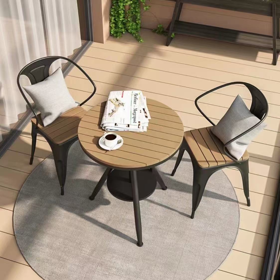 table 55cm diameter with two chairs