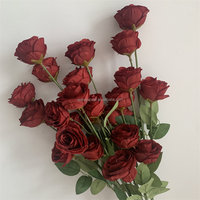 B-1265 Vente en gros de fleurs artificielles pour la décoration du salon et de la salle à manger, fleurs rouges à longues tiges, arrangements de roses en soie, petites roses
