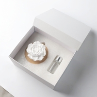Diffuseur d'huiles essentielles en céramique parfumée à la fleur, en porcelaine faite à la main sur base en bois, pour un parfum d'ambiance luxueux