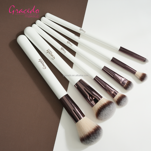 Ensemble professionnel de 6 pinceaux de maquillage à manche en bois, poils synthétiques doux, pour le visage et les yeux, fabrication OEM sur mesure - Product Image 1