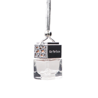 Mini bouteille vide carrée suspendue personnalisée de diffuseur de parfum de voiture de 8ml bouteille de diffuseur d'arôme de parfum de désodorisant de voiture