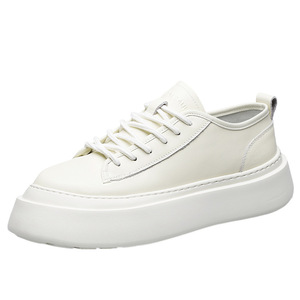 Zapatillas de cuero blanco con cordones, detalle de franja lateral negra en contraste, parte superior de grano suave, zapatillas bajas para correr, suela plana ligera y delgada - Product Image 3