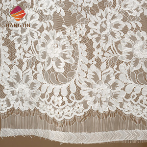 Dernière Nouveauté : Tissu en Dentelle Chantilly Ivoire pour Mariée, Bordure Brodée Faite Main avec Cordons, Broderie Florale 3D, Dentelle Française Cordonnée - Product Image 5