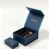 Boîte d'emballage cosmétique personnalisée avec fermeture magnétique en carton rigide et insert ajusté pour la présentation de flacons de soins de la peau