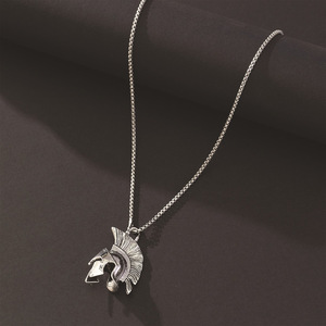 Collier pendentif casque de Spartan en acier inoxydable, bijou de mode unisexe, chaîne élégante pour pull - Product Image 3