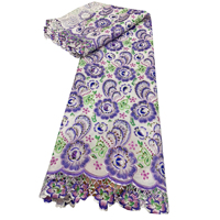 Tissu de robe de soirée africaine en mousseline de soie rose pastel multicolore à motif floral cachemire, brodé de dentelle et de petites paillettes, avec bordure inférieure ajourée