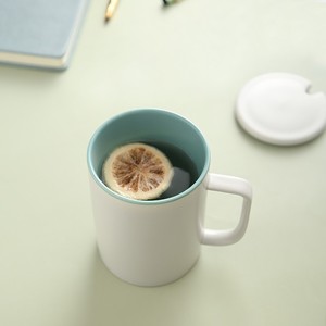 แก้วเซรามิกสีพื้นเรียบง่ายพร้อมฝาและช้อน ดีไซน์มินิมอลสำหรับกาแฟ ชา หรือเป็นของขวัญ - Product Image 4