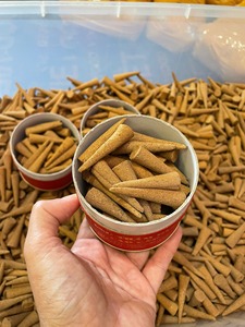 Conos de Incienso de Agarwood Natural, Hechos a Mano, Ecológicos, Orgánicos, de Larga Duración, Aroma a Oud Vietnamita - Product Image 1