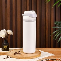 Bouteille d'eau isotherme en acier inoxydable de 710 ml avec couvercle rabattable anti-fuite, sangle de transport et double bouchon pour les sports de plein air