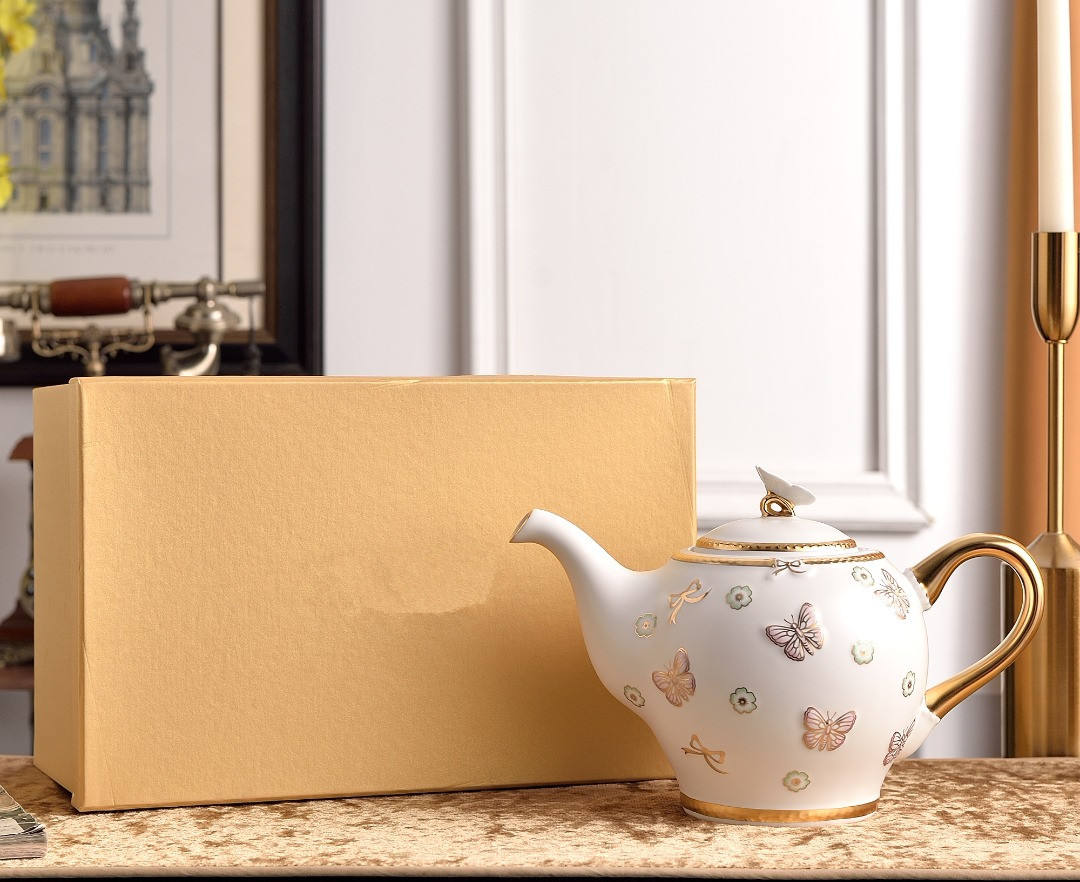 กาน้ำชาสีขาว