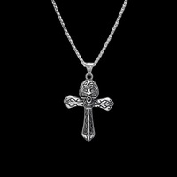 Collier Pendentif Croix Rétro Vintage pour Hommes et Femmes, Design de Niche Tendance, Bijou Polyvalent pour Couples, Accessoire Quotidien