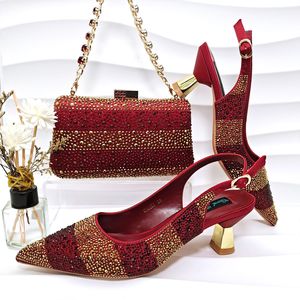 Conjunto de Zapatos y Bolso de Mujer con Estampado Animal Metálico, Impermeables, de Punta, Sexys, de Moda Explosiva - ¡Lanzamiento de una Pieza! - Product Image 5